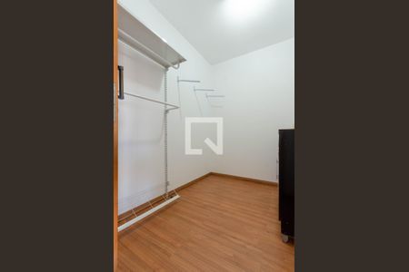 Casa de condomínio à venda com 172m², 3 quartos e 2 vagasCloset da suíte