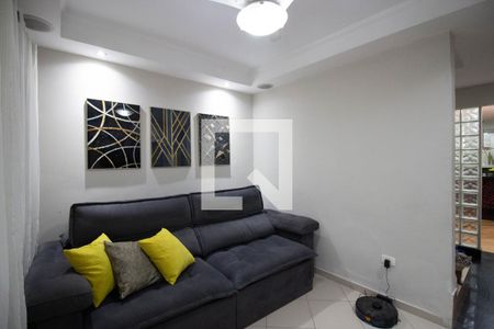 Sala de casa à venda com 2 quartos, 150m² em Conjunto Residencial José Bonifácio, São Paulo