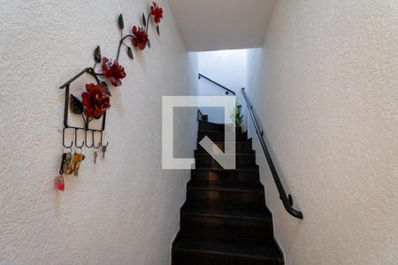 Casa à venda com 132m², 3 quartos e 2 vagasEscada