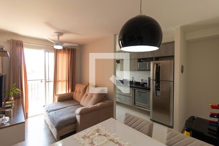 Salas de apartamento à venda com 2 quartos, 57m² em Vila Satúrnia, Campinas