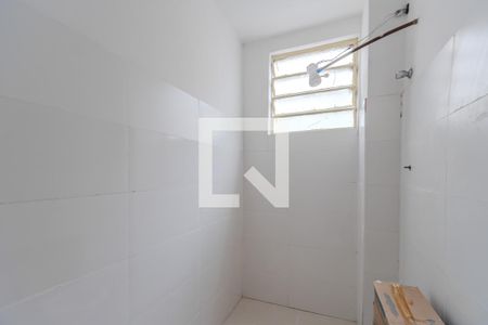 Banheiro de kitnet/studio à venda com 1 quarto, 35m² em Azenha, Porto Alegre