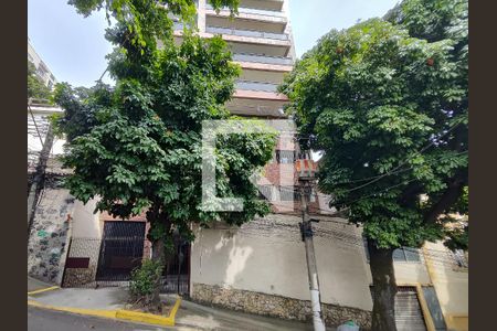 Apartamento à venda com 100m², 2 quartos e 1 vaga Apartamento à venda com 100m², 2 quartos e 1 vagaFachada e portaria