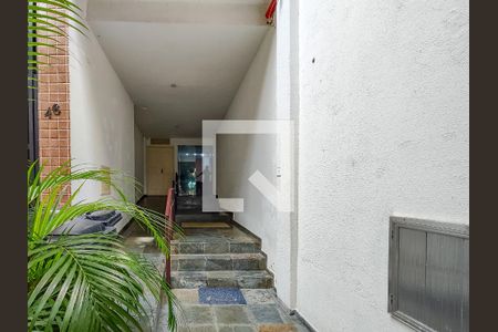 Apartamento à venda com 100m², 2 quartos e 1 vaga Apartamento à venda com 100m², 2 quartos e 1 vagaFachada e portaria
