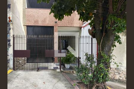 Apartamento à venda com 100m², 2 quartos e 1 vaga Apartamento à venda com 100m², 2 quartos e 1 vagaFachada e portaria