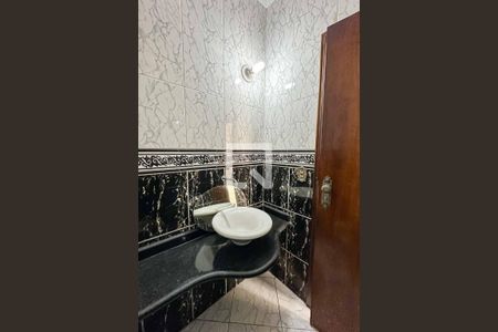Casa à venda com 200m², 3 quartos e 4 vagasLavabo