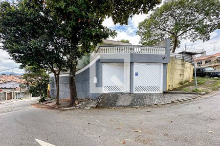 Casa à venda com 200m², 3 quartos e 4 vagasFachada