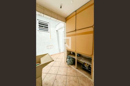 Casa à venda com 200m², 3 quartos e 4 vagasÁrea de Serviço