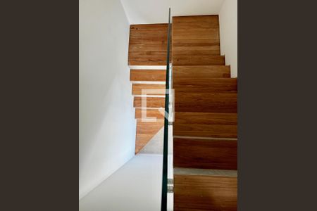 Escada de apartamento à venda com 1 quarto, 73m² em Funcionários, Belo Horizonte