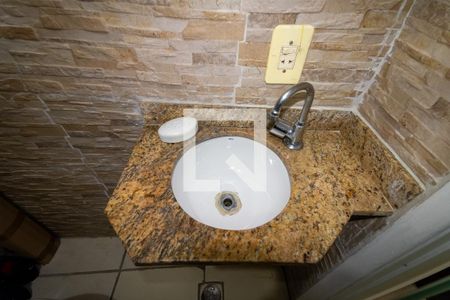 Casa de condomínio à venda com 110m², 3 quartos e 2 vagasBanheiro