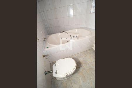 Banheiro da Suíte de casa para alugar com 2 quartos, 200m² em Utinga, Santo André