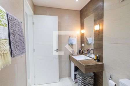 Casa de condomínio para alugar com 167m², 3 quartos e 2 vagas Casa de condomínio para alugar com 167m², 3 quartos e 2 vagasBanheiro da Suite