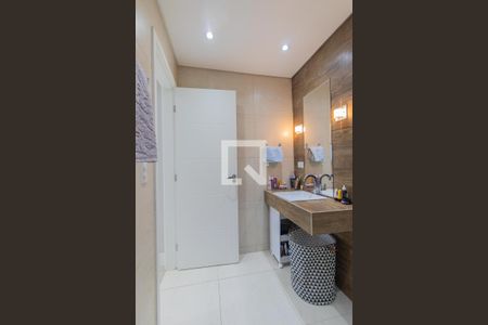 Casa de condomínio para alugar com 167m², 3 quartos e 2 vagas Casa de condomínio para alugar com 167m², 3 quartos e 2 vagasBanheiro da Suite