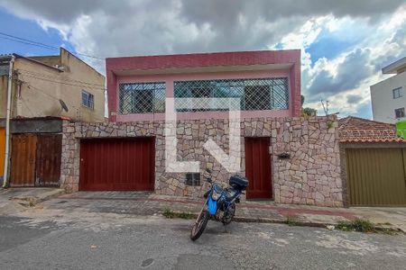 Casa à venda com 500m², 5 quartos e 3 vagasFachada