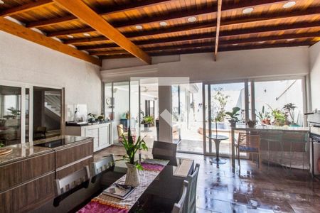 Casa à venda com 4 quartos, 318m² em Tamboré, Santana de Parnaíba