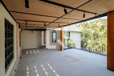 Casa de condomínio à venda com 354m², 5 quartos e 4 vagas