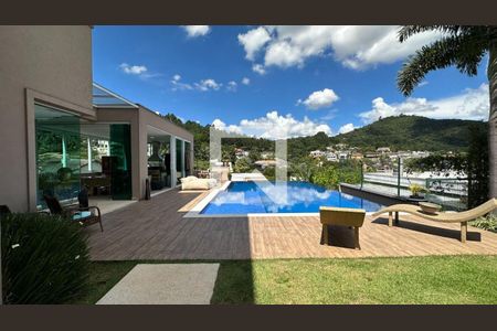 Casa de condomínio à venda com 740m², 5 quartos e 3 vagas