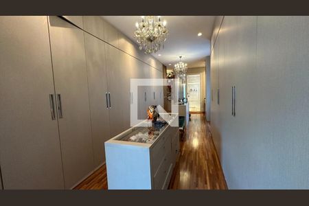 Casa de condomínio à venda com 740m², 5 quartos e 3 vagas