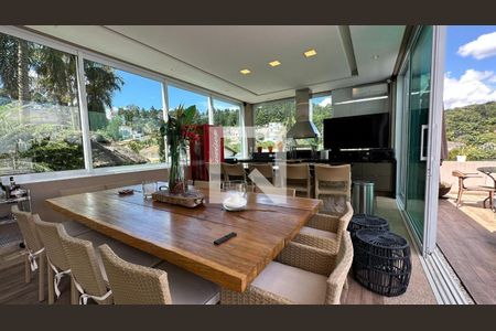 Casa de condomínio à venda com 740m², 5 quartos e 3 vagas