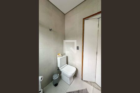 Casa à venda com 100m², 2 quartos e sem vaga Casa à venda com 100m², 2 quartos e sem vagaBanheiro