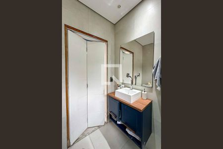 Casa à venda com 100m², 2 quartos e sem vaga Casa à venda com 100m², 2 quartos e sem vagaBanheiro