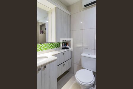 Banheiro Social de apartamento à venda com 2 quartos, 65m² em Vila Ipiranga, Porto Alegre