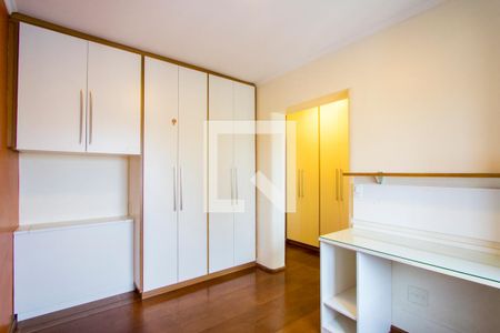 Apartamento à venda com 170m², 4 quartos e 2 vagas Apartamento à venda com 170m², 4 quartos e 2 vagasQuarto 2 - Suíte
