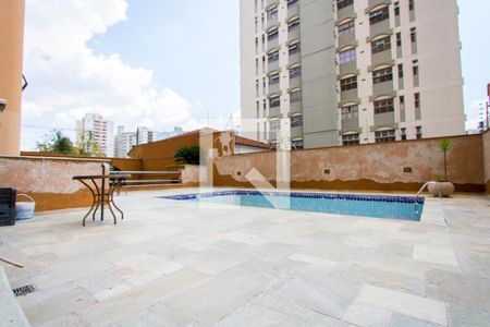 Apartamento à venda com 170m², 4 quartos e 2 vagas Apartamento à venda com 170m², 4 quartos e 2 vagasÁrea comum - Piscina