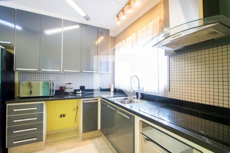 Apartamento à venda com 170m², 4 quartos e 2 vagas Apartamento à venda com 170m², 4 quartos e 2 vagasCozinha