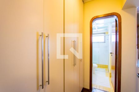 Apartamento à venda com 170m², 4 quartos e 2 vagas Apartamento à venda com 170m², 4 quartos e 2 vagasQuarto 2 - Suíte