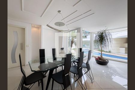 Casa à venda com 4 quartos, 560m² em Alto de Pinheiros, São Paulo