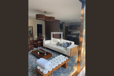 Casa de condomínio à venda com 341m², 3 quartos e 4 vagas
