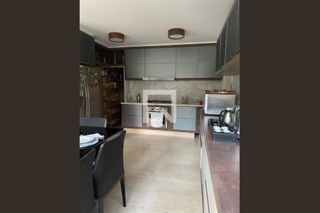 Casa de Condomínio à venda com 3 quartos, 341m² em Santo Amaro, São Paulo