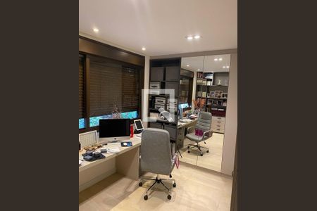 Casa de Condomínio à venda com 3 quartos, 341m² em Santo Amaro, São Paulo