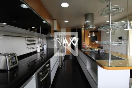 Casa de Condomínio à venda com 4 quartos, 700m² em Brooklin, São Paulo