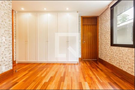 Casa à venda com 543m², 4 quartos e 2 vagas