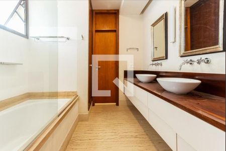 Casa à venda com 543m², 4 quartos e 2 vagas