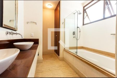 Casa à venda com 543m², 4 quartos e 2 vagas