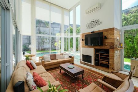 Casa à venda com 3 quartos, 480m² em Vila Madalena, São Paulo