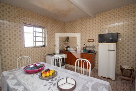 Casa à venda com 178m², 2 quartos e 3 vagas Casa à venda com 178m², 2 quartos e 3 vagasCozinha