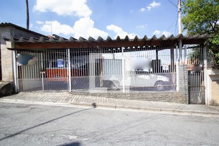 Casa à venda com 178m², 2 quartos e 3 vagas Casa à venda com 178m², 2 quartos e 3 vagasFachada