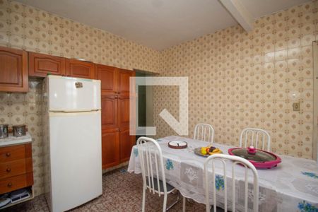 Casa à venda com 178m², 2 quartos e 3 vagas Casa à venda com 178m², 2 quartos e 3 vagasCozinha