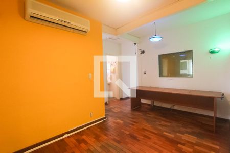 Sala de casa à venda com 3 quartos, 251m² em Auxiliadora, Porto Alegre