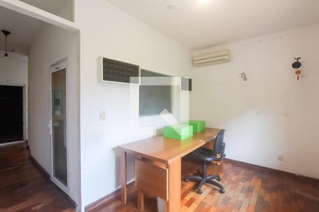 Quarto 2 de casa à venda com 3 quartos, 251m² em Auxiliadora, Porto Alegre