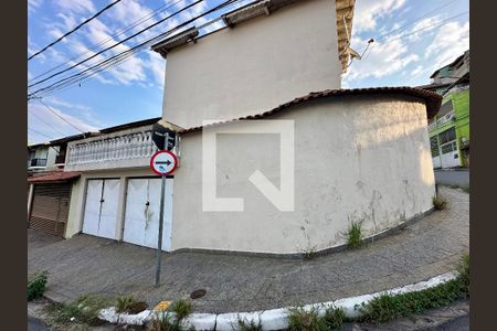 Casa para alugar com 160m², 2 quartos e 2 vagas Casa para alugar com 160m², 2 quartos e 2 vagasFachada