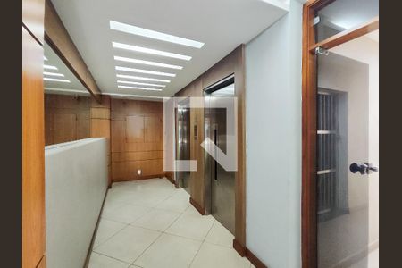 Apartamento à venda com 72m², 2 quartos e 1 vagaFachada e portaria