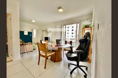 Sala de apartamento para alugar com 2 quartos, 86m² em Jardim Apipema, Salvador