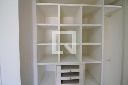 Casa de condomínio à venda com 340m², 4 quartos e 4 vagasCloset da suíte 1