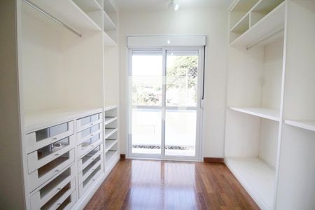Casa de condomínio à venda com 340m², 4 quartos e 4 vagasCloset da suíte 1