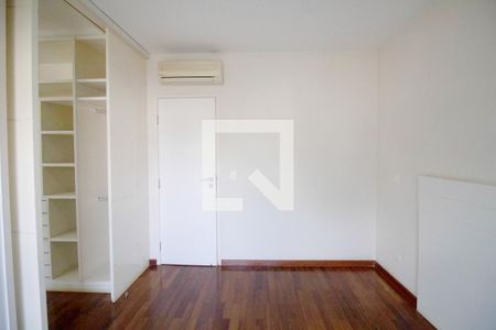 Casa de condomínio à venda com 340m², 4 quartos e 4 vagasSuíte 1