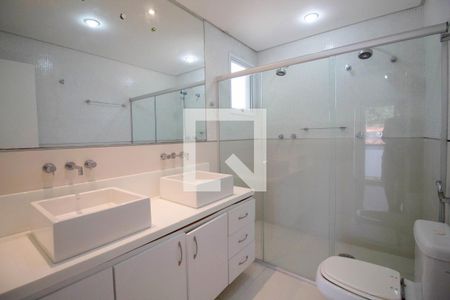 Casa de condomínio à venda com 340m², 4 quartos e 4 vagasBanheiro da Suíte 1